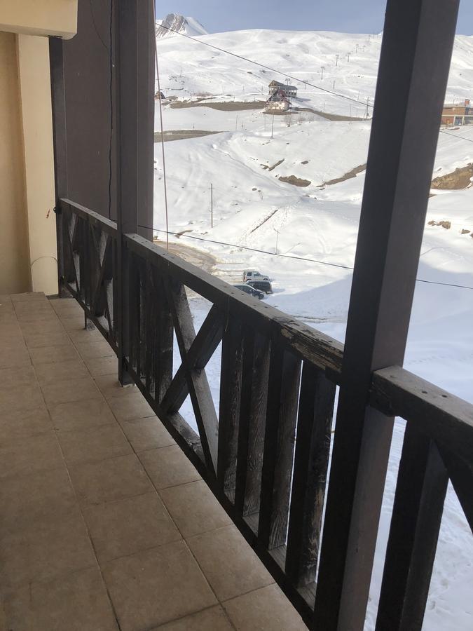 Apartment In Penta Invest Building กูเดาริ ภายนอก รูปภาพ